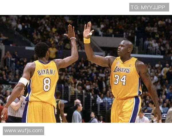科比领衔湖人对决国王的经典之战回顾与精彩瞬间解析